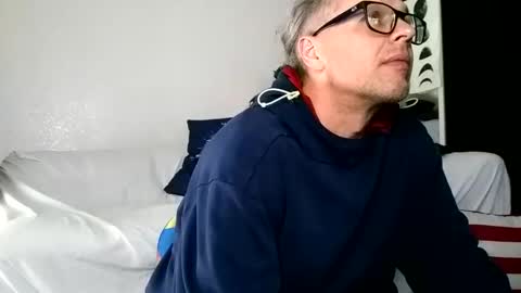 Snapshot of salis1981 chatting on February 10, 3:35 am salis1981 online show from February 10, 3:35 am