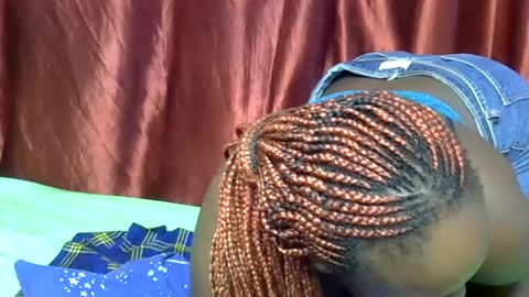 sally_bee1 online show from June 17, 5:45 am