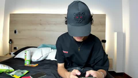 sam__cute online show from February 27, 11:37 pm
