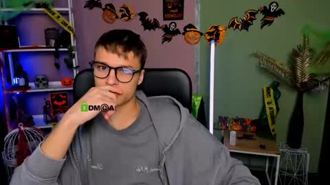 Sam online show from November 3, 8:10 pm