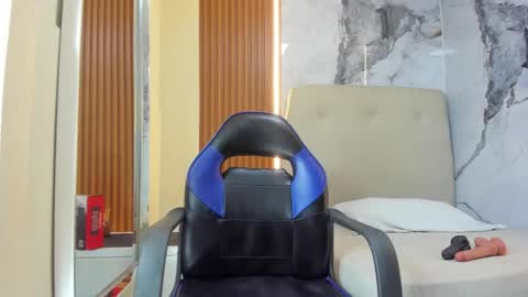    online show from November 20, 7:33 pm