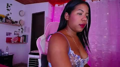 Snapshot of samanthabloom570089 chatting on December 7, 11:45 am Samantha Bloom  online show from December 7, 11:45 am