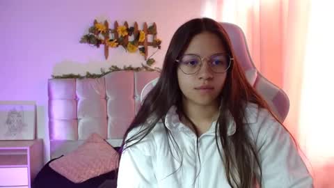 Snapshot of samantharoldan chatting on February 18, 3:52 pm Samantha online show from February 18, 3:52 pm
