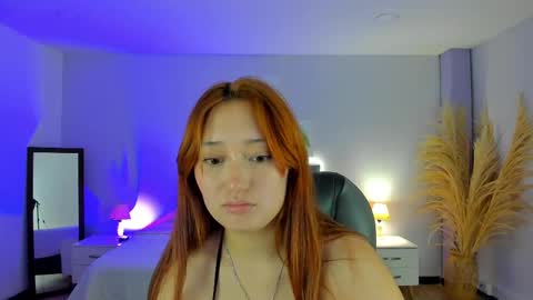 Snapshot of samara_hilton_2 chatting on October 8, 9:43 pm samara_hilton_2 online show from October 8, 9:43 pm