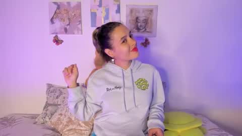 Samara is my name a pleasure delighted that you are here leave your thumb up it is important to me online show from February 10, 10:40 pm