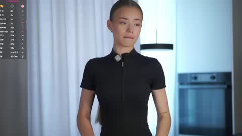 Vivienne online show from June 26, 3:23 am