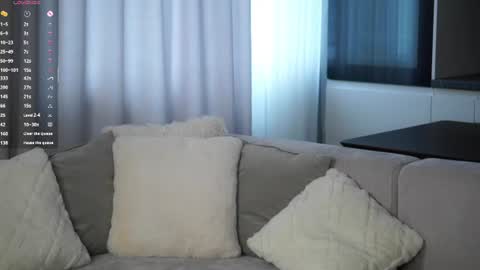 Vivienne online show from June 11, 2:53 am