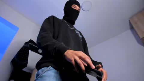   online show from October 25, 7:40 am