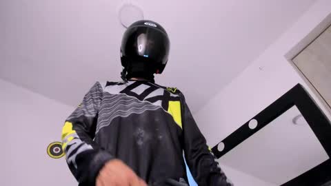   online show from April 21, 2:51 am