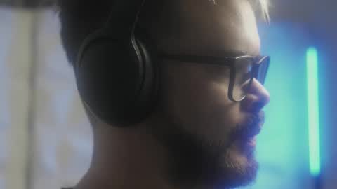 Sanders online show from March 4, 5:04 am