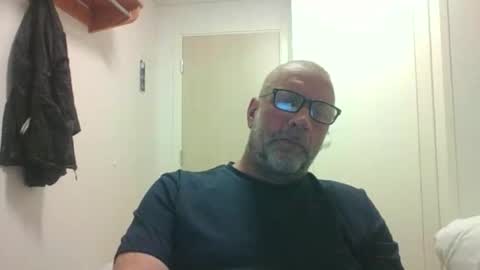 sandnesrune523 online show from February 18, 5:57 pm