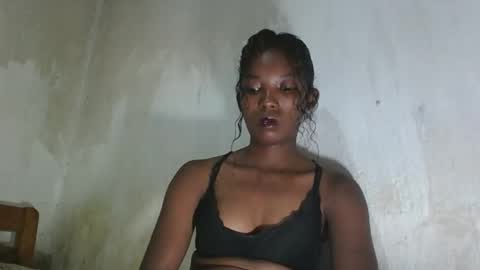 sandrine718 online show from May 5, 11:27 am
