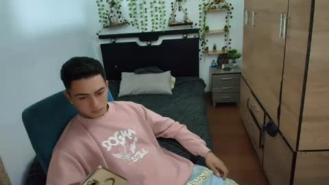 santi_ss online show from May 10, 12:06 am