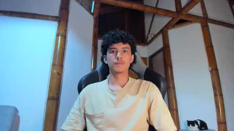 santi_twink19 online show from February 7, 4:26 am