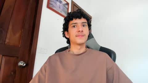 santi_twink19 online show from December 21, 12:33 pm