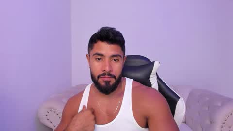 santiago_huntt online show from February 2, 9:22 pm
