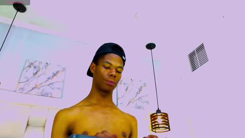 Santiiiiii  online show from March 3, 7:21 pm