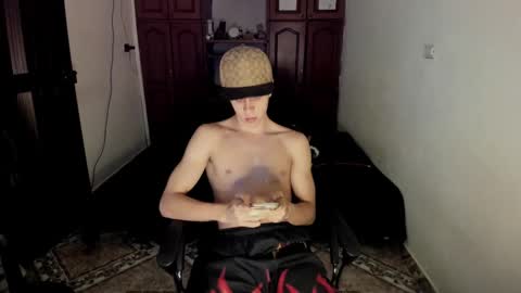 Julius Novachrono  online show from March 5, 1:21 am