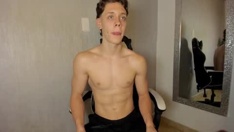 Julius Novachrono  online show from November 8, 8:45 pm