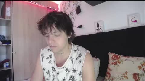 Santii online show from March 5, 7:01 pm