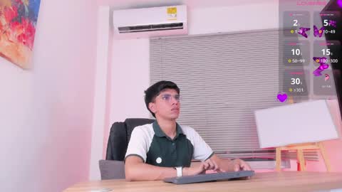 Santiago Carrington online show from April 7, 8:55 pm