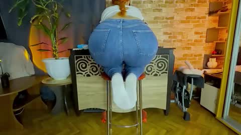 sara  foxy online show from February 4, 6:50 am