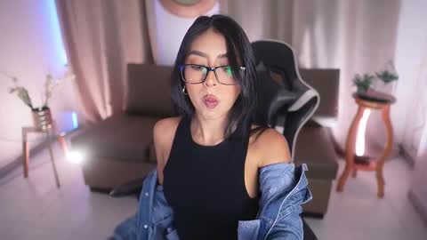 Sara  online show from February 24, 1:10 pm