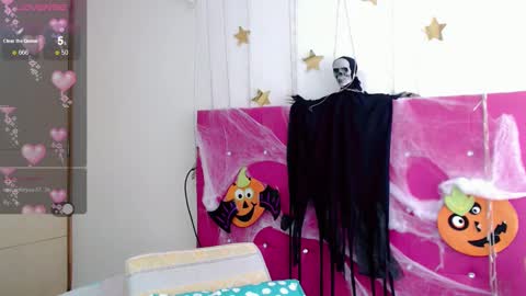 Sara  online show from October 22, 4:08 pm