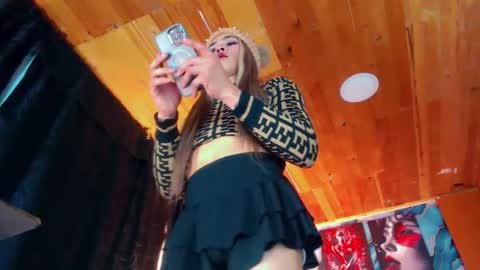 sara_buck online show from April 23, 2:08 am