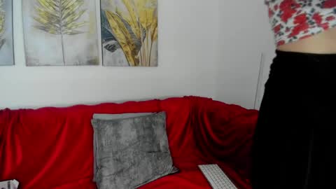 Sara   online show from May 21, 9:32 pm