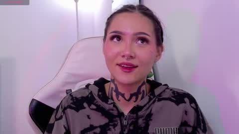 Snapshot of sara_queen9 chatting on October 1, 6:18 pm Sara online show from October 1, 6:18 pm