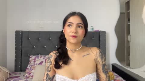 Snapshot of sara_queen9 chatting on March 3, 1:34 pm Sara online show from March 3, 1:34 pm