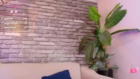 Snapshot of sara_queen9 chatting on September 18, 11:31 pm Sara online show from September 18, 11:31 pm