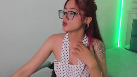 sara_red_x online show from June 25, 6:40 am