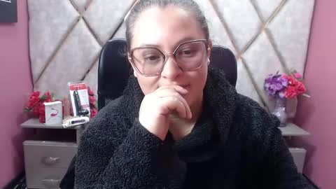 sara_thonson_ online show from February 17, 2:54 am