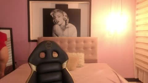 sara_valderrama_ online show from March 30, 1:00 pm