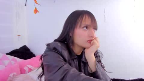 Sarah Ramirez online show from November 16, 5:20 am