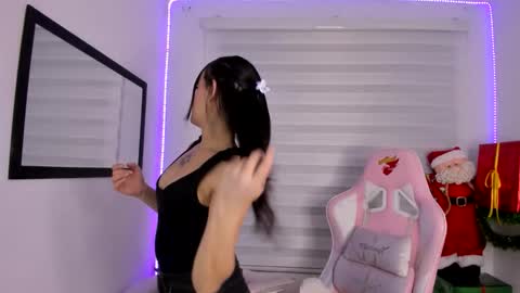 Sarah Ramirez online show from December 16, 4:08 am