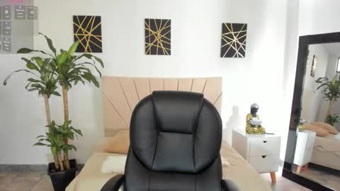 saraa_stormy online show from March 22, 8:35 pm