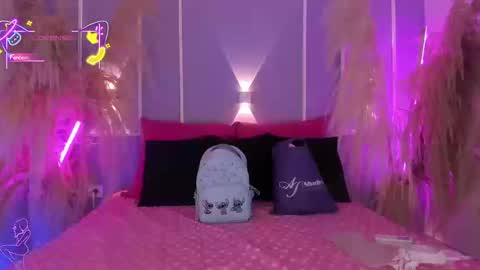 Snapshot of saraavila_ chatting on October 20, 8:25 pm SaraAvila online show from October 20, 8:25 pm