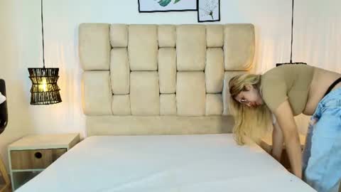sarablonde_t online show from June 19, 8:04 pm