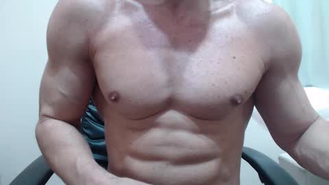 saradorj92 online show from March 11, 12:41 pm