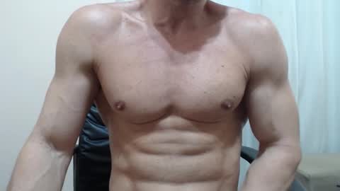 saradorj92 online show from October 20, 5:40 pm