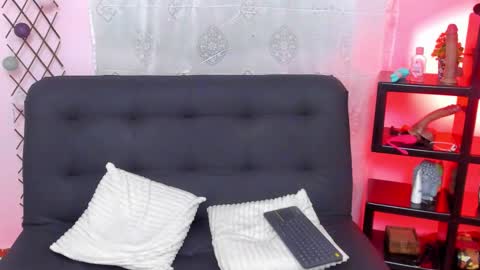 Snapshot of sarah_and_nicolle chatting on October 30, 10:54 pm Sarah Redhair  Nicolle Black hair  online show from October 30, 10:54 pm