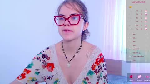 Snapshot of sarah_hs chatting on March 4, 7:30 am Sarah online show from March 4, 7:30 am