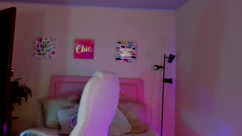 Sarah Ramirez online show from March 10, 11:27 pm