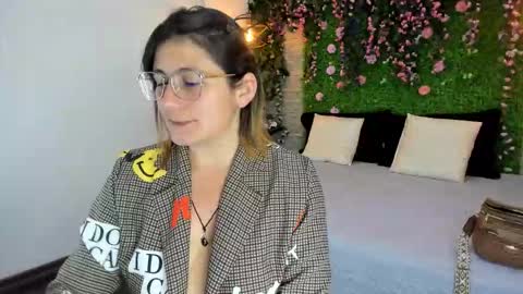 Sarah Deyvis online show from November 21, 7:01 pm