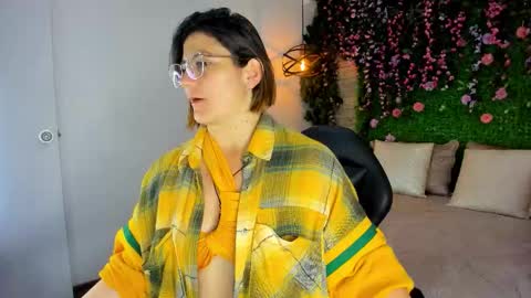 Sarah Deyvis online show from December 4, 11:10 am