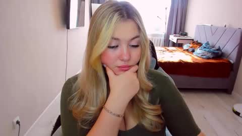 Sarah online show from April 27, 1:30 pm