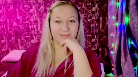 Sara online show from December 1, 7:38 pm